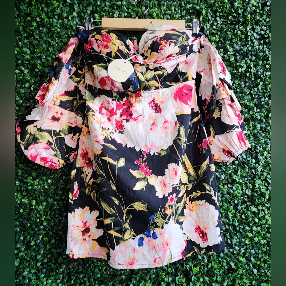 Akira Luxxel Women's Floral Rompers Size M